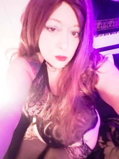 𝕸𝖎𝖘𝖙𝖗𝖊𝖘𝖘 𝕴𝖛𝖞'𝖘 𝕻𝖆𝖗𝖑𝖔𝖗 profile