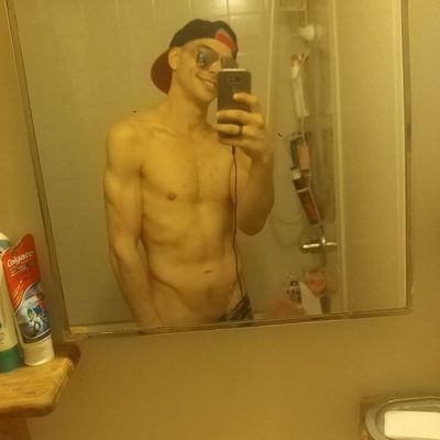 thehungandthebreastless profile