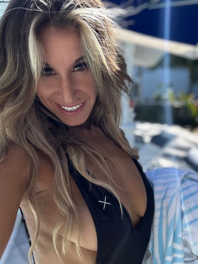 onlywhitsvip profile