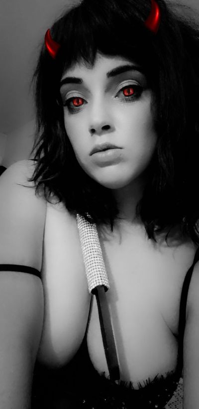 helenaadams17 thumbnail