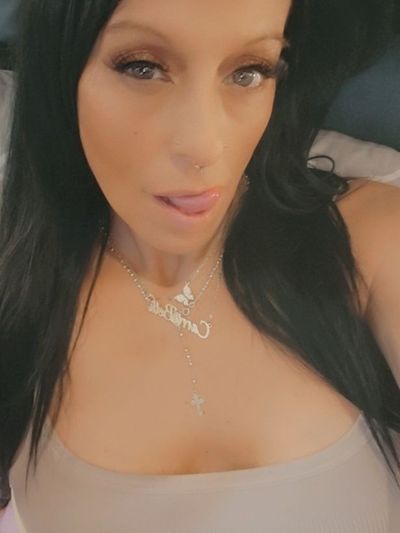 carriebethy thumbnail