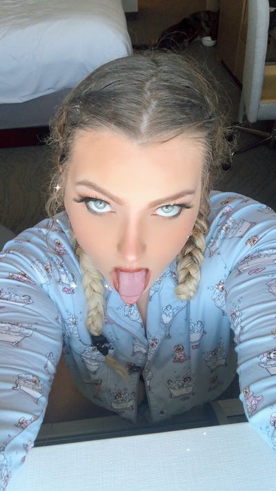 alluring_laura thumbnail