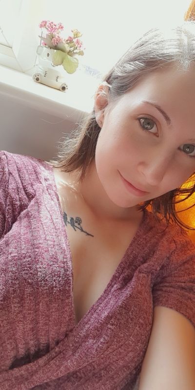 aleenaxlaced profile