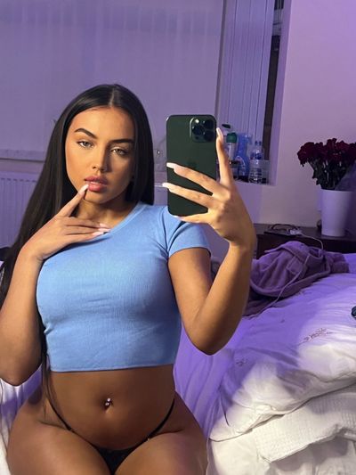 itsangelinabae profile