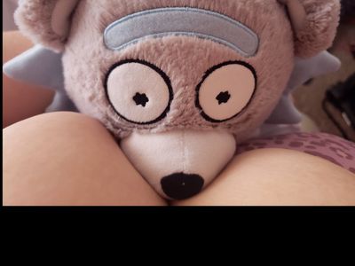 busty-emily thumbnail