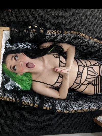 that_buttercup_slut_666 thumbnail