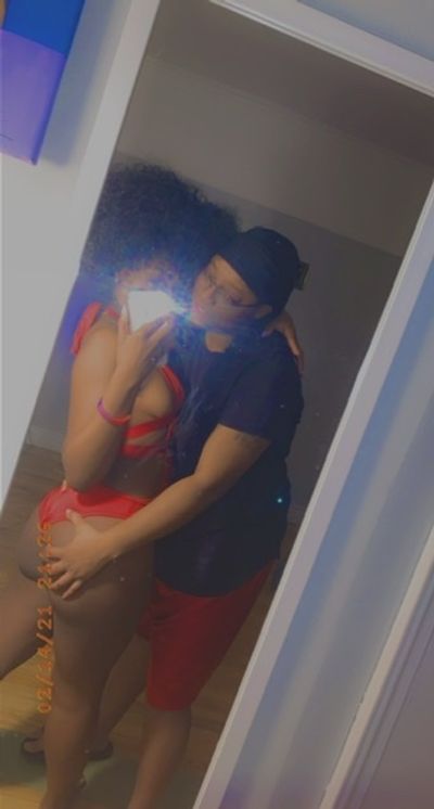 lesbiaancouplee thumbnail