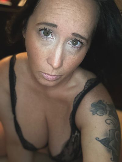 hotwife_nxtdoor profile