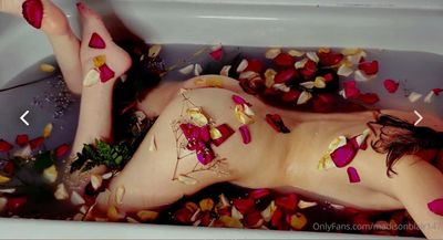 greasy.garage.girl thumbnail