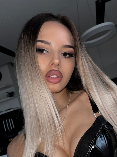 lovely_liza_doll profile