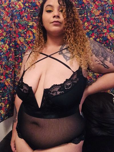 curvyelliexox profile