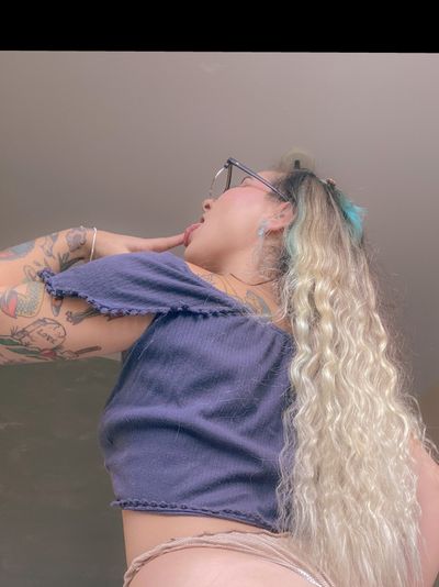 emeraldafree thumbnail