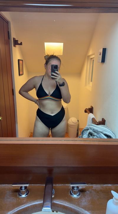 ariana_gracingyourfeed thumbnail