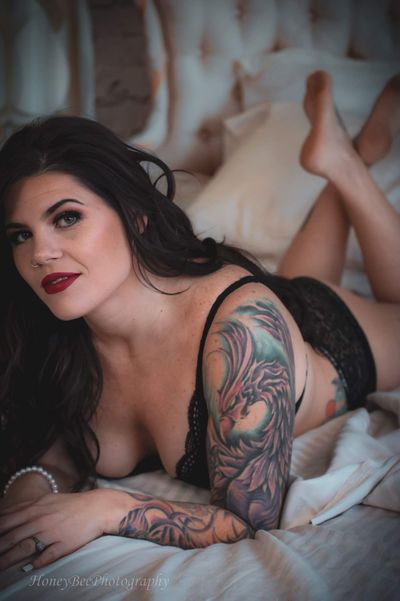 Alexis rose thumbnail