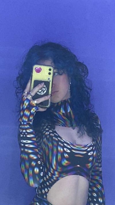 V &lt;3 💛💖 profile