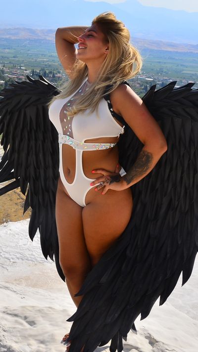 𝕭𝖑𝖔𝖓𝖉𝖊 𝕮𝖍𝖔𝖈𝖔𝖑𝖆𝖙𝖊 profile