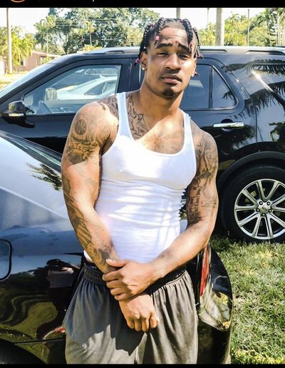 freakniqueee thumbnail