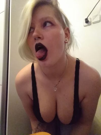 dollqueenzoey profile