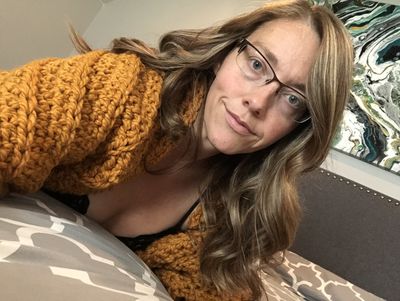 bras_and_hooks profile