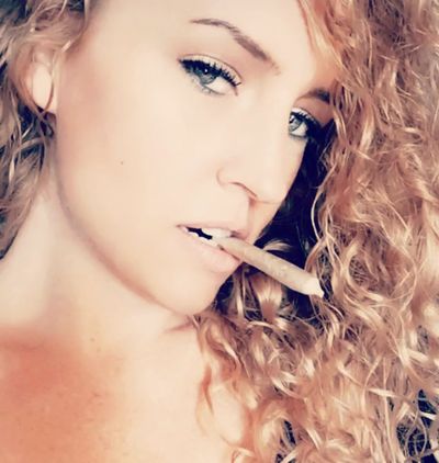 frisky.farrah profile