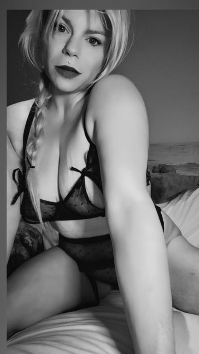 sistergoldenhairr profile