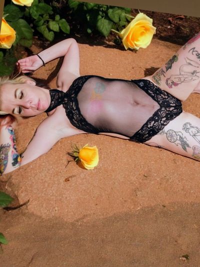 annie_stesia_xo thumbnail