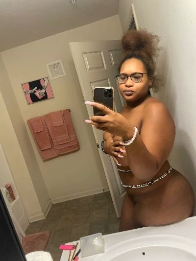 Peaches Playhouse👅. profile