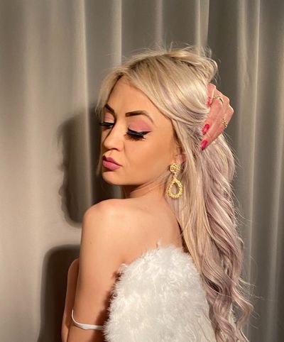 SexyCurvyLary profile