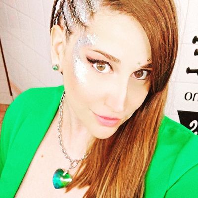 bustyblondebbie profile