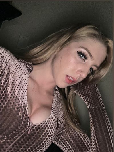 urfavgirlnextdoor profile