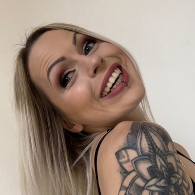 tattoos.legs.nylons profile