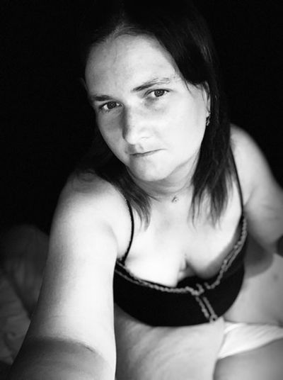 hothornysarah profile