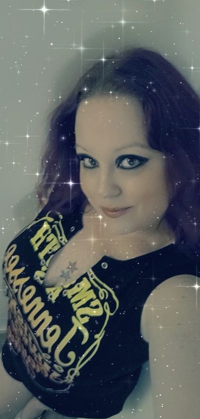 lilredhottie420 profile