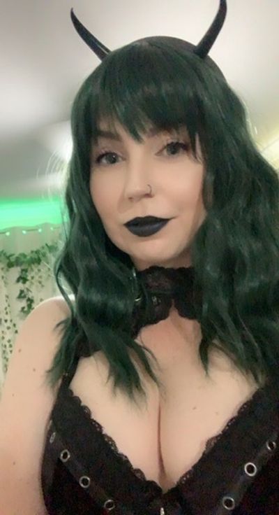 Nyx 🦇🖤 profile