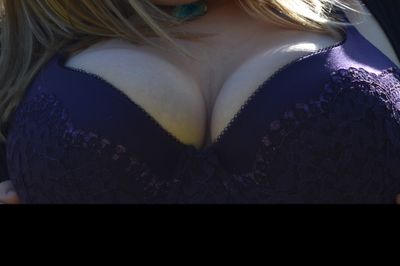 Hot Guava / Sexy Busty Stoner Chick thumbnail