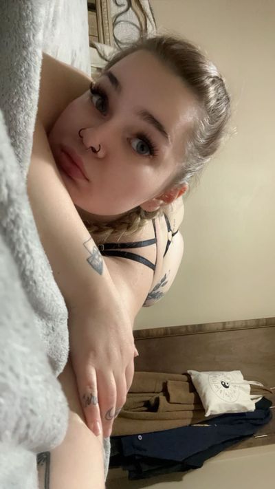 Honey May🍯 profile