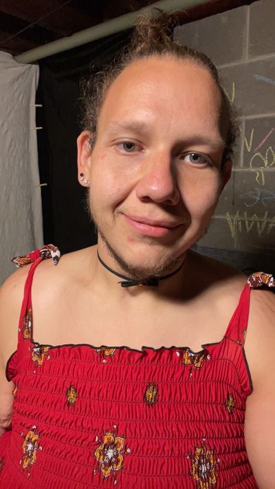 Lazara Hollyfeld profile