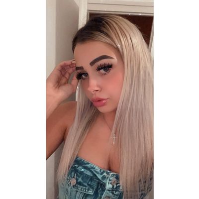 Lina Blondey🩷 profile