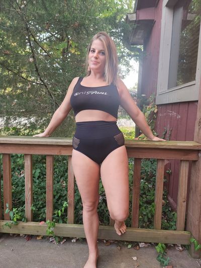 HellaHotwife (30couplebtown) profile