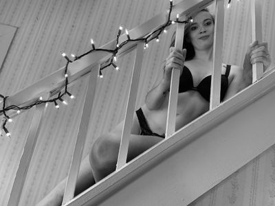 Courtney25 thumbnail