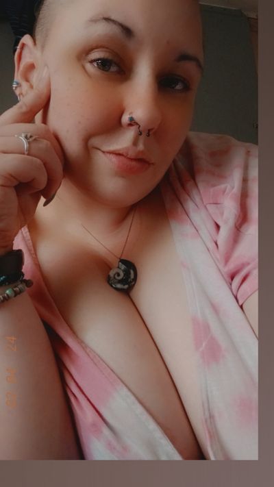 ilovebigtits26 profile