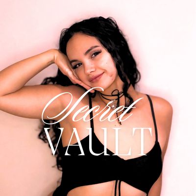 Layla 🖤 The Secret Vault 🖤 profile