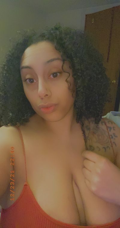 🥵Your fav light skin 🦋🤍😈 profile